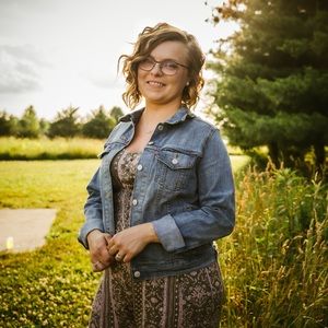 Meet your Posher, Caitlin